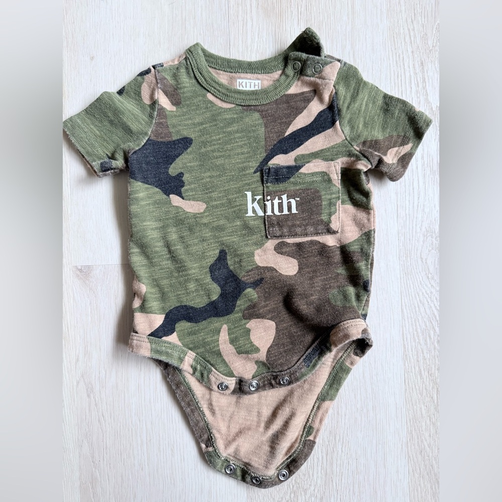 KITH BABY - Camo Onesie/Bodysuit - 0-3 months